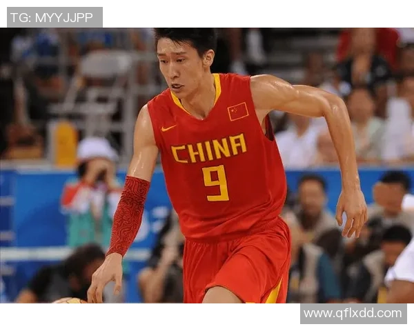 姚明与孙悦深情拥抱展现篮球兄弟情谊传承与团结的力量