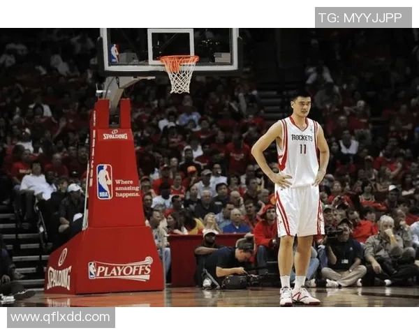 姚明脱鞋训练揭秘：如何通过简单方法提升篮球技巧与身体素质