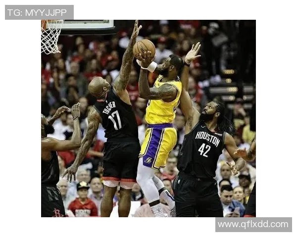 德甲焦点战那不勒斯逆转AC米兰帽子戏法引发争议判罚热议 德甲焦点战那不勒斯逆转AC米兰帽子戏法引发争议判罚热议