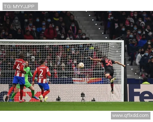 德甲精彩对决国米大胜里昂帽子戏法引发争议判罚热议