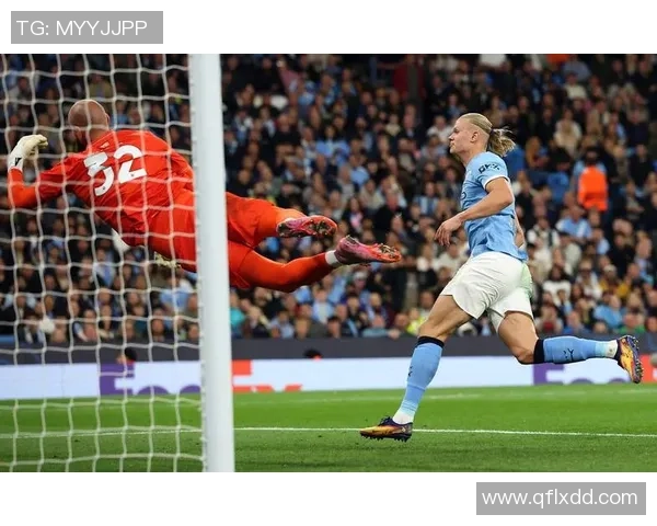 意甲激战:那不勒斯3-0曼城点球争议引发全场热议 意甲激战:那不勒斯3-0曼城点球争议引发全场热议